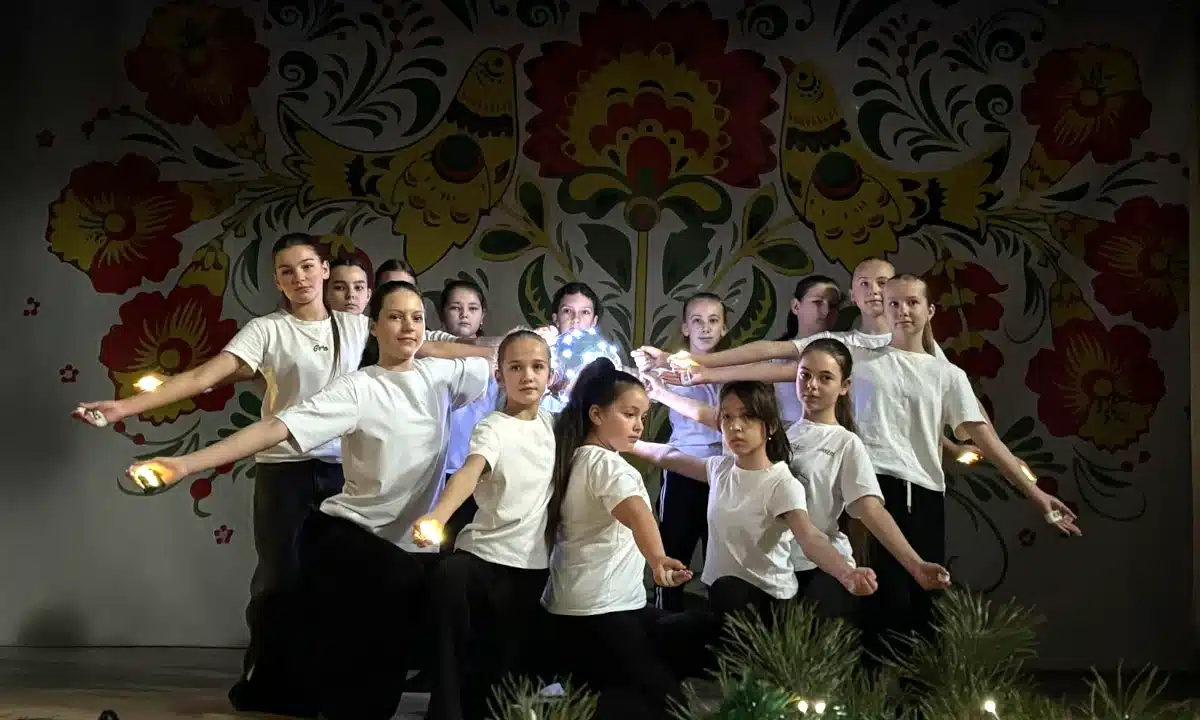 Святковий концерт для дітей, які постраждали від війни, провели у Рокитнівській громаді Концерт для дітей у Рокитному.