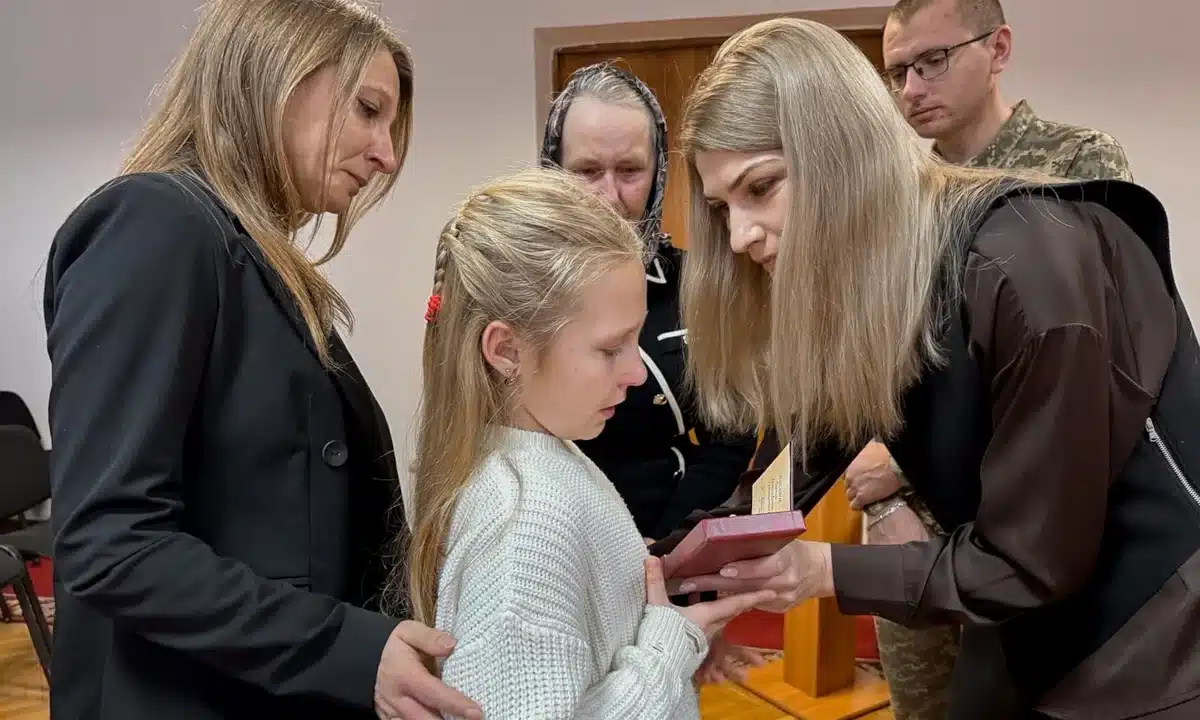 Вручення посмертних нагород.