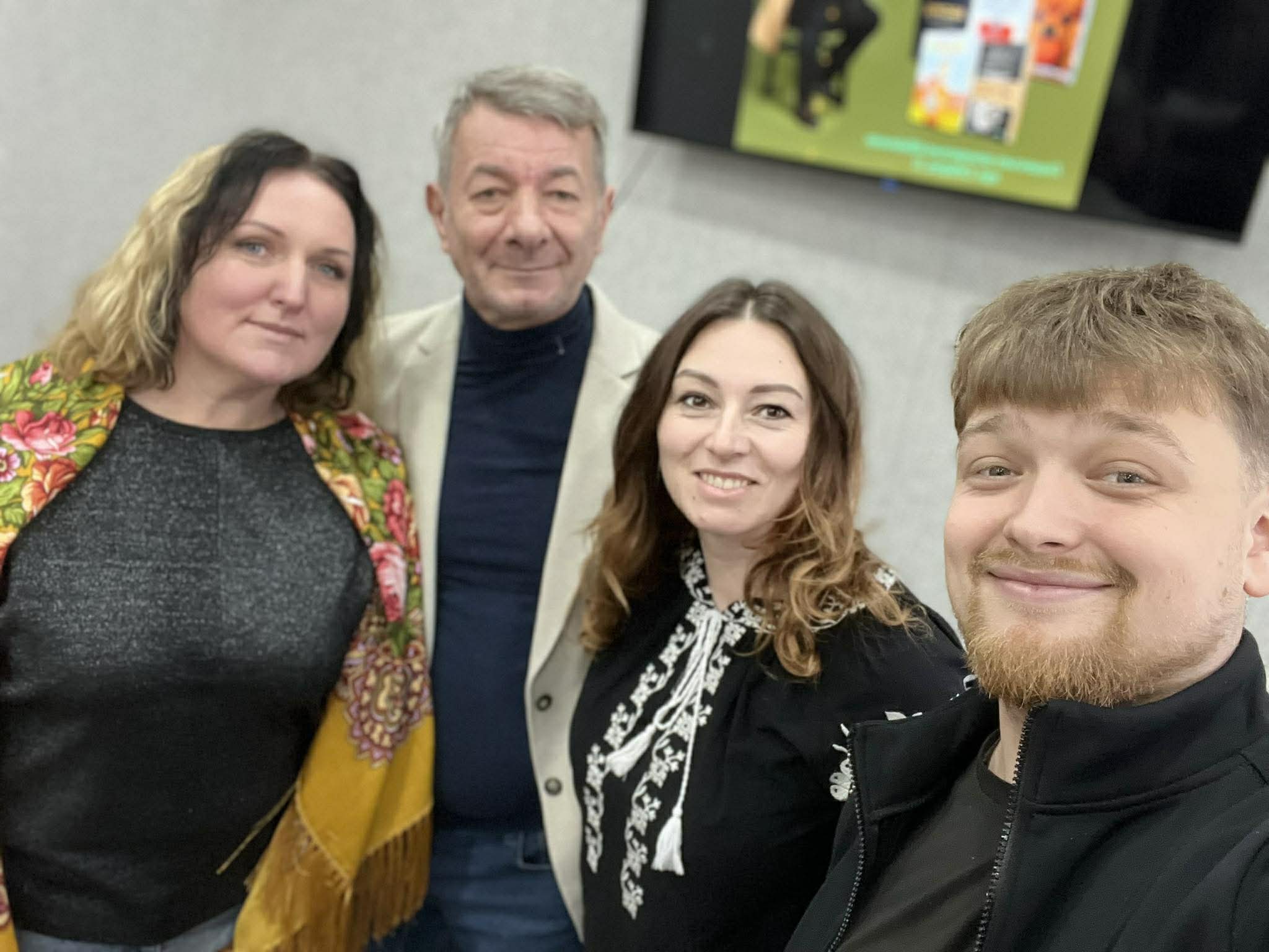 Зстріч в Гощі про гумор, який рятує на війні