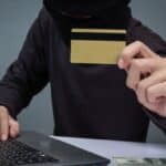 Шахрай з карткою