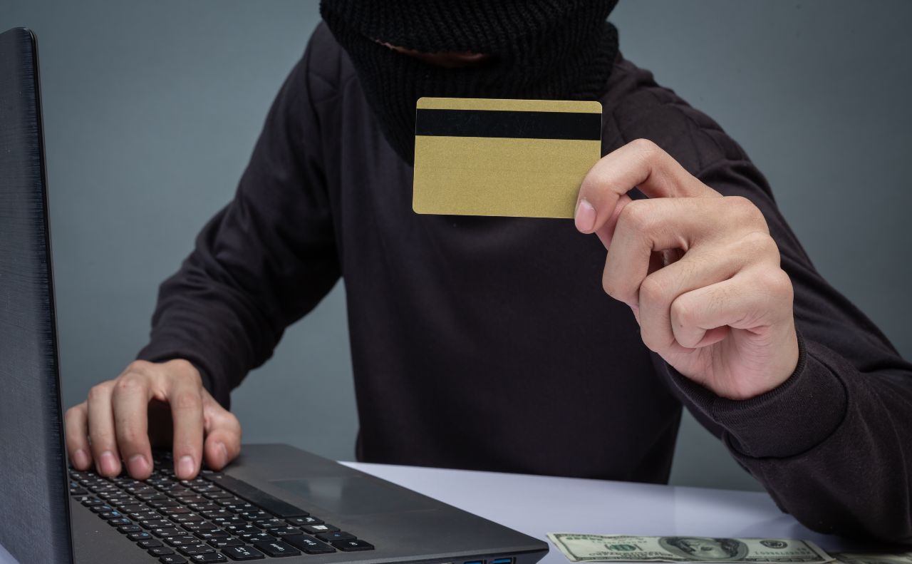 Шахрай з карткою