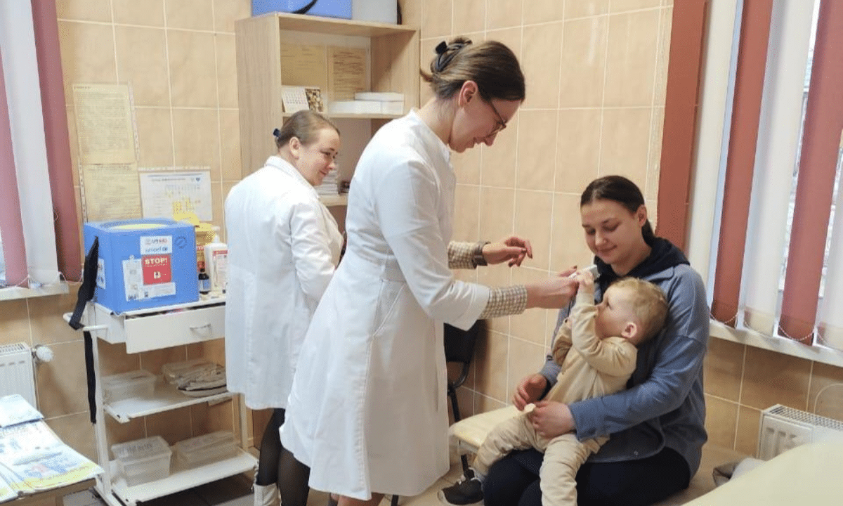 Мобільні бригади за два тижні провели 650 щеплень на Рівненщині Проведення щеплень