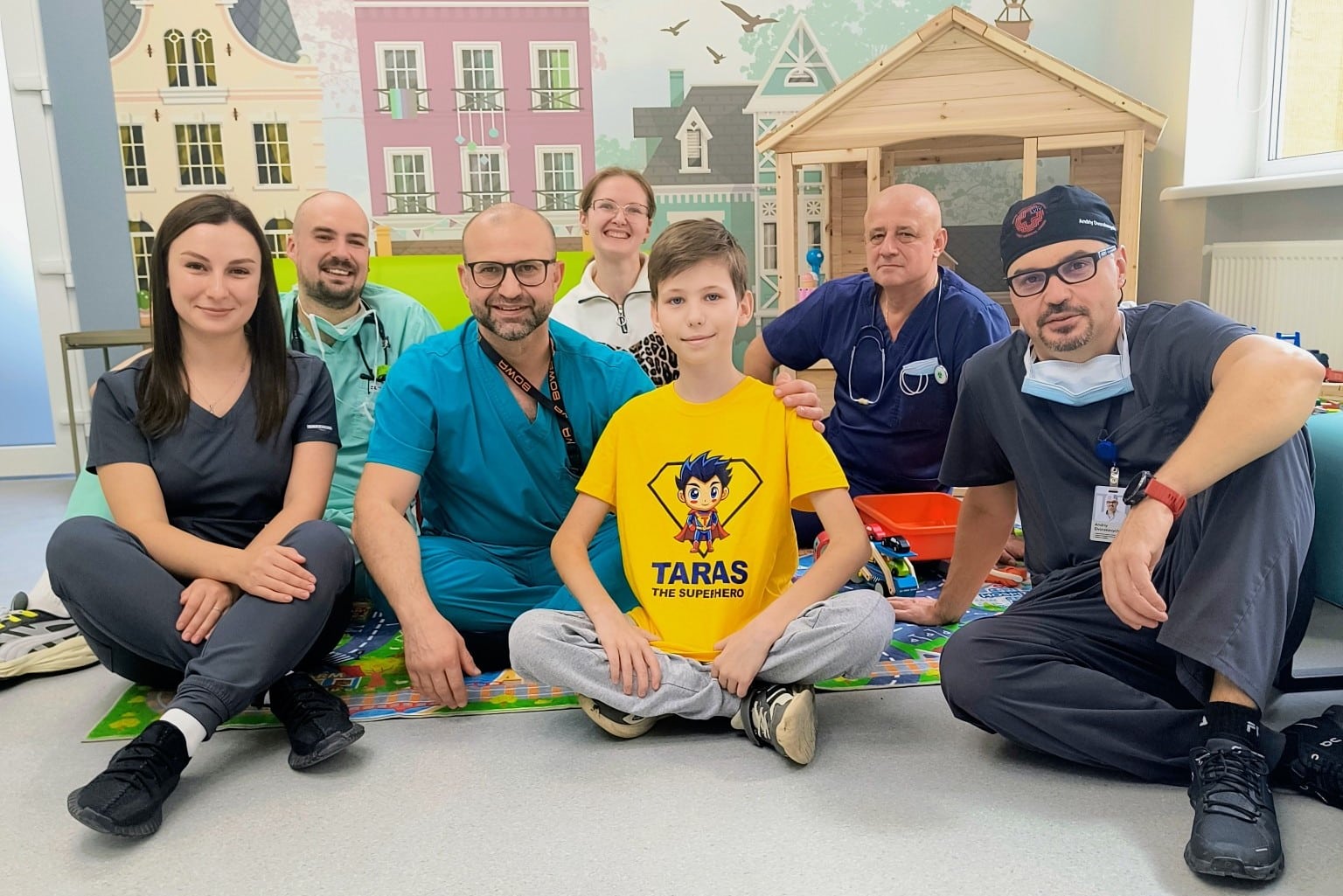 Падіння з велосипеда ледь не вбило 10-річного хлопчика з Рівненщини Врятований хлопчик після операції з лікарями