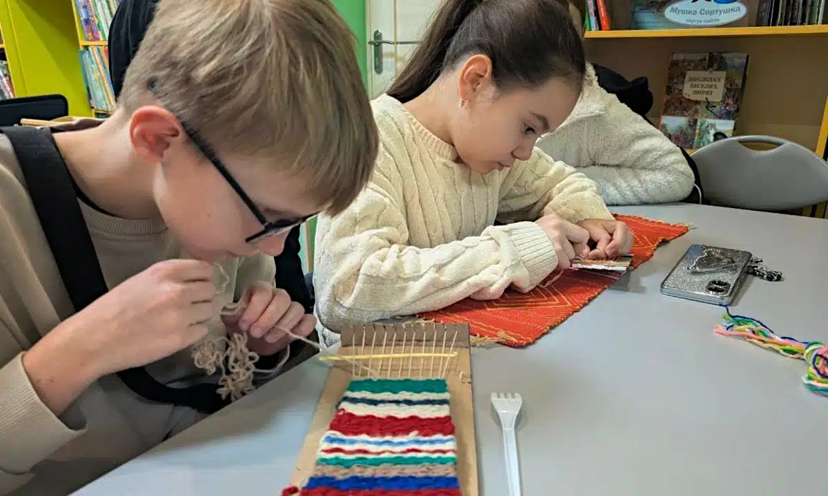 У Рівному стартував унікальний дитячий проєкт «Ткачики-Читачики»: ткацтво + книги + поліська культура Діти беруть участь у проєкті «Ткачики-Читачики».