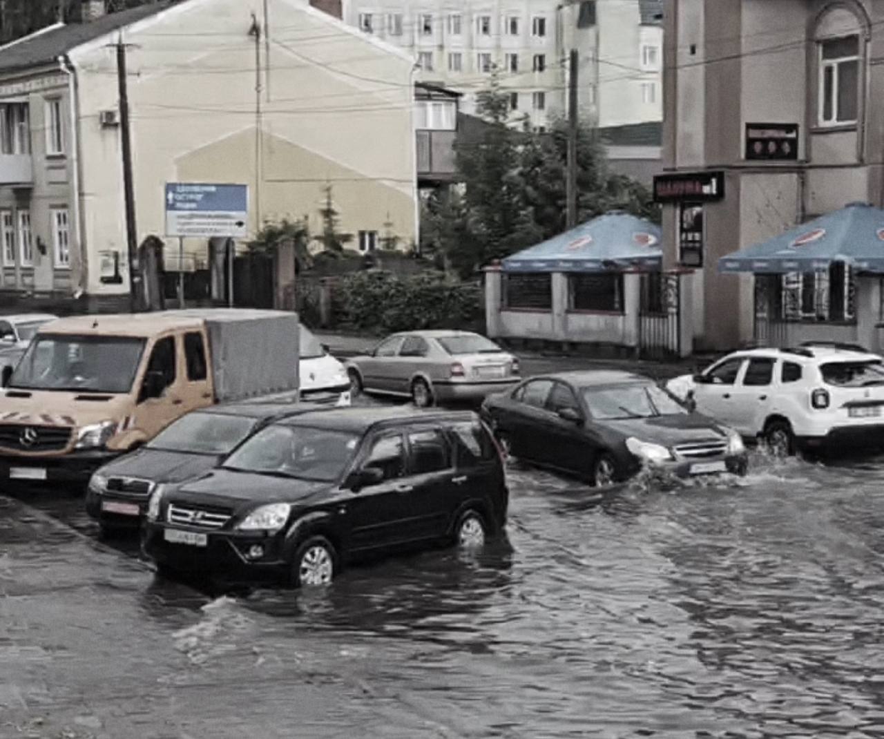 Підтоплена частина Рівного під час зливи