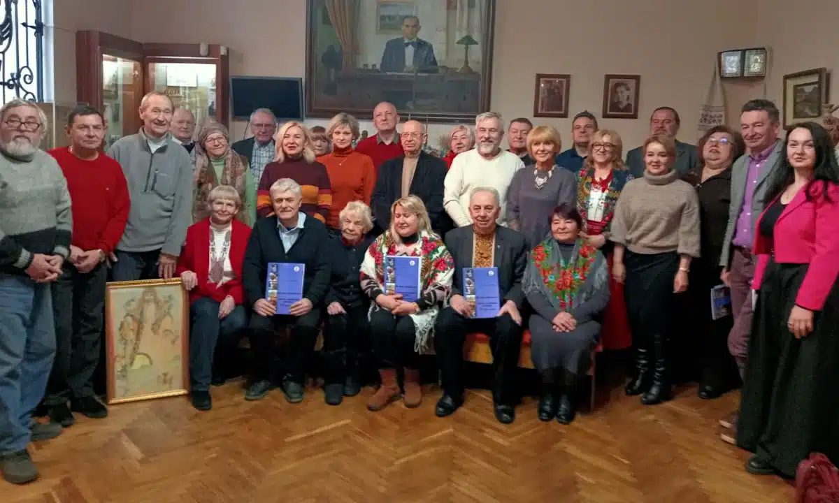 Групова світлина Творчого об’єднання «Коляда».