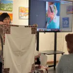 Етнографиня Алла Українець проводить лекцію-презентацію.