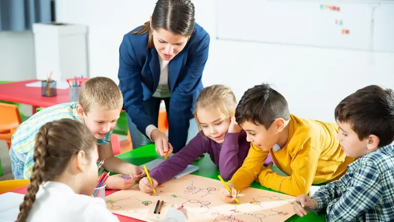 Українським учителям за кордоном зараховуватимуть стаж – що змінює рішення Уряду Педагогічний стаж українських учителів за кордоном