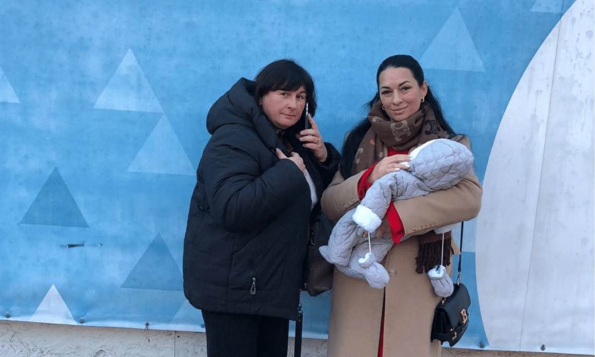 Соціальні служби відібрали немовля у матері