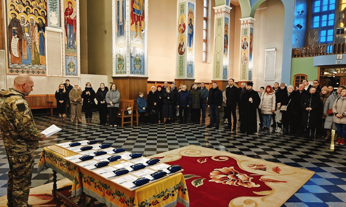 Родинам загиблих воїнів 5-ї штурмової бригади вручили Меморіальні Хрести На Рівненщині вшанували пам’ять полеглих воїнів 5-ї штурмової бригади