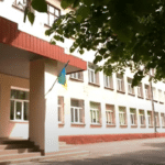 Школа, з якої починаються долі: історія рівненської «четвертої» Будівля школи №4 у Рівному, сьогодні ліцей Престиж