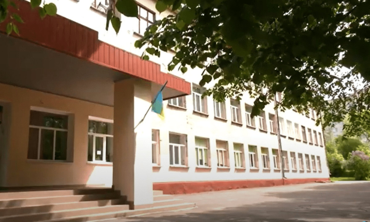 Будівля школи №4 у Рівному, сьогодні ліцей Престиж