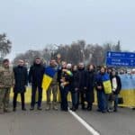 Звільненого з полону полковника Олександра Тимощука зустріли на Острожчині Зустріч звільненого з полону полковника Олександра Тимощука
