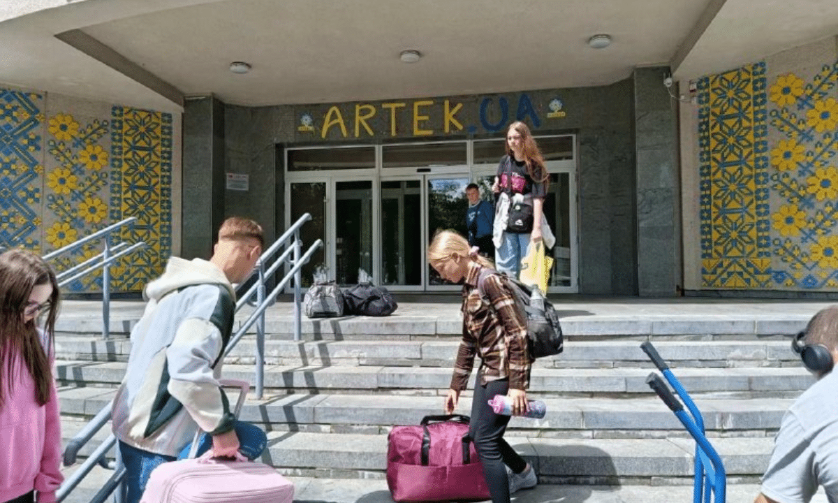 Діти відпочили в міжнародному дитячому центрі «Артек»