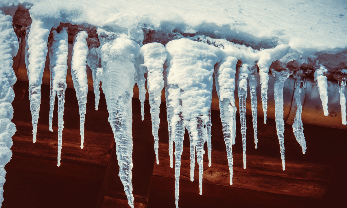 Бурульки на даху