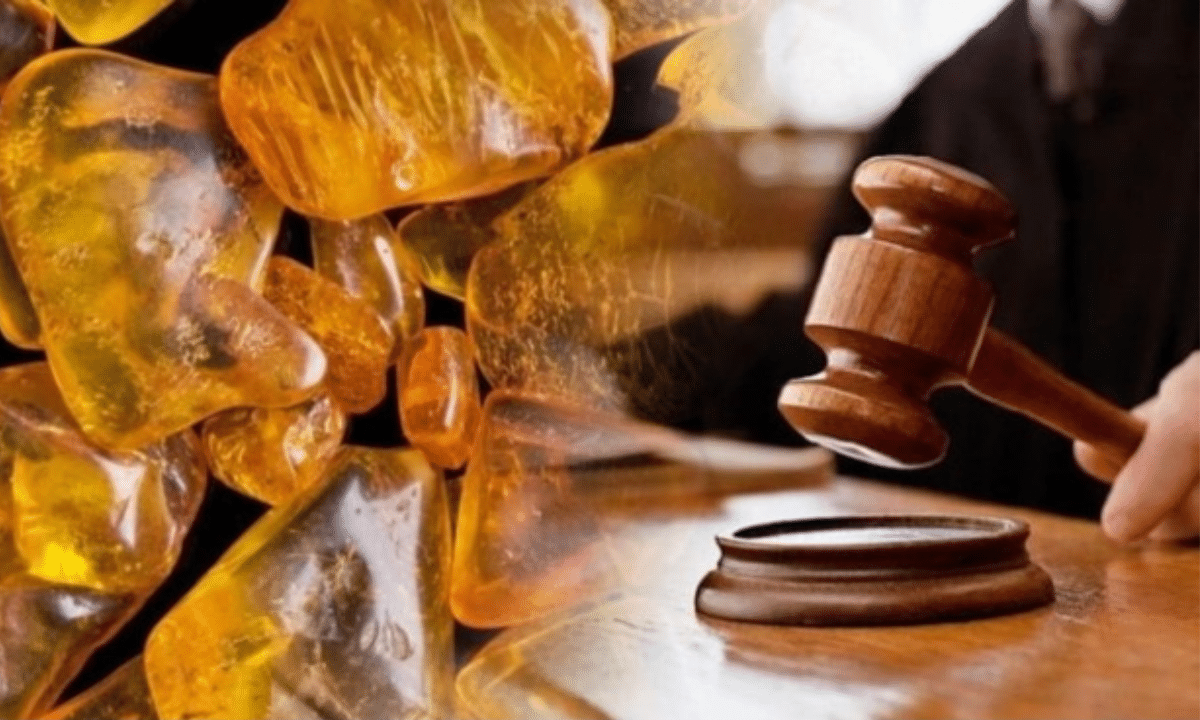 На Рівненщині судитимуть чоловіка за зберігання понад 15 кг бурштину