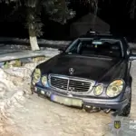 Авто, яке зупинила поліція.