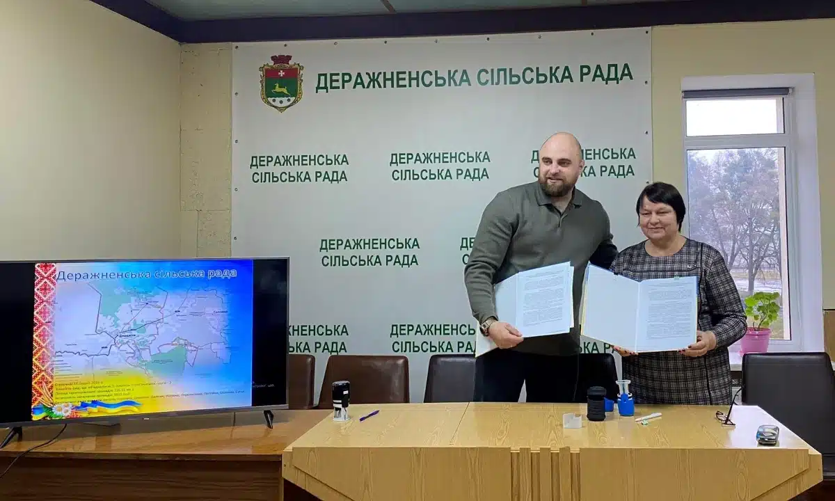 Підтримка замість слів: громада з Рівненщини простягнула руку допомоги Сумщині Підписання меморандуму.