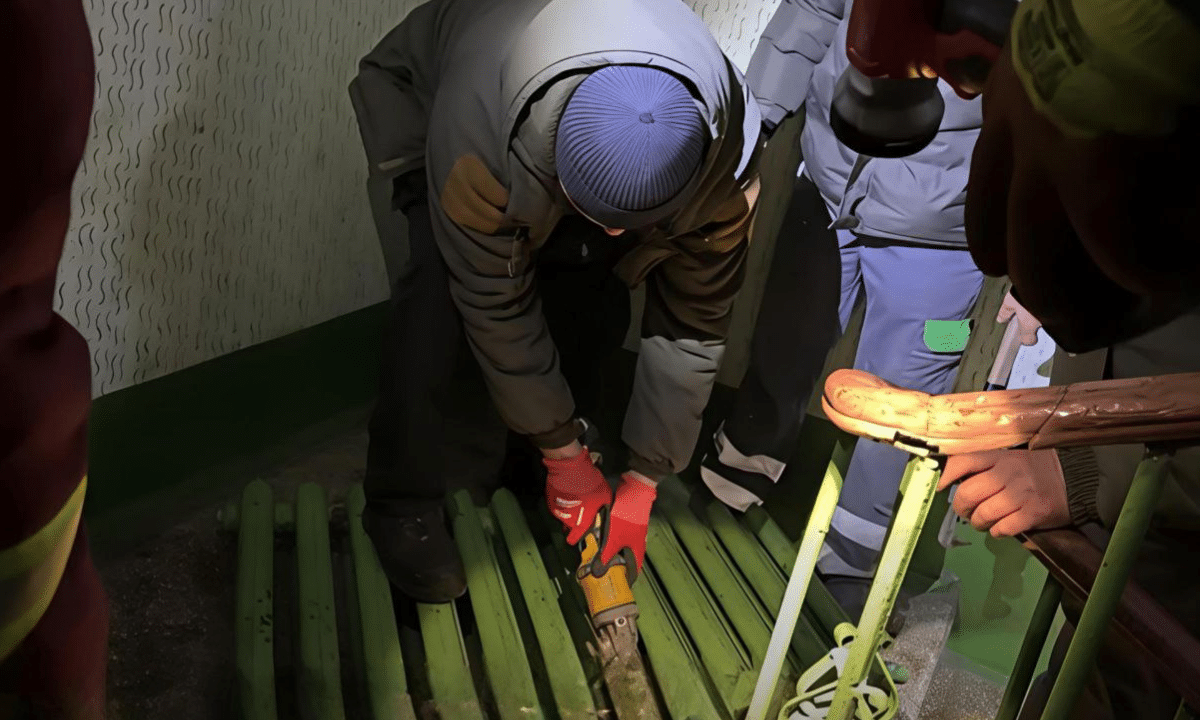 Фахівці з Рівненщини долучилися до робіт у Києві після атак