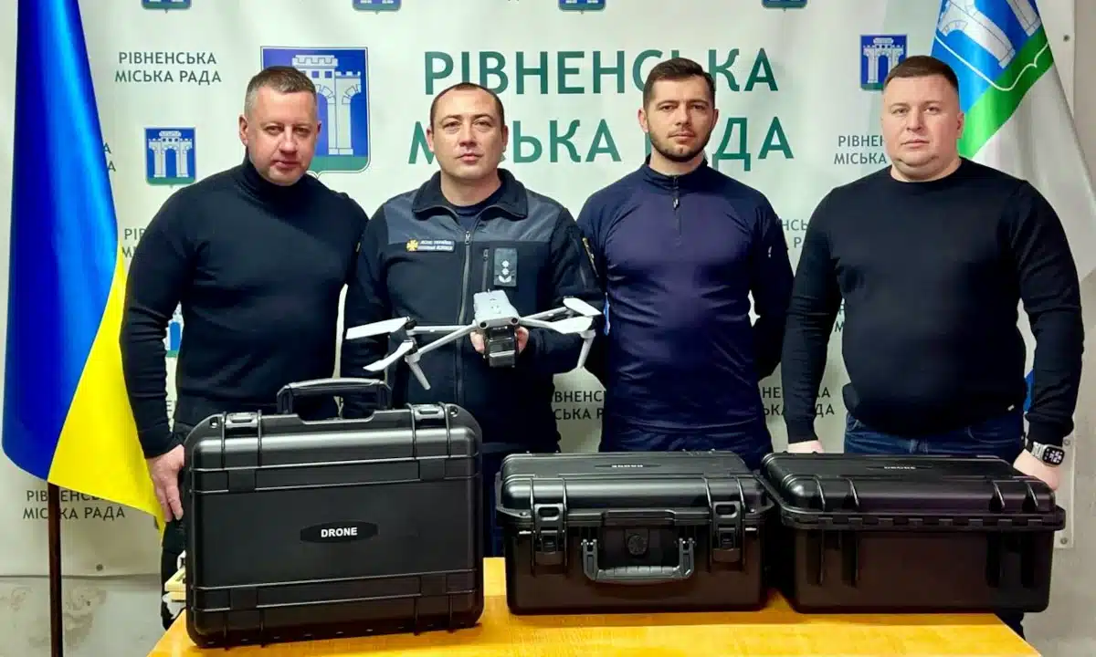 Передача дронів військовим.