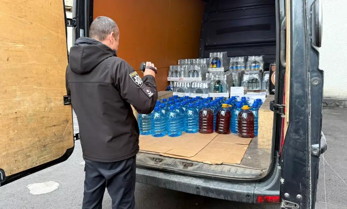 Фальсифікат в мікроавтобусі.