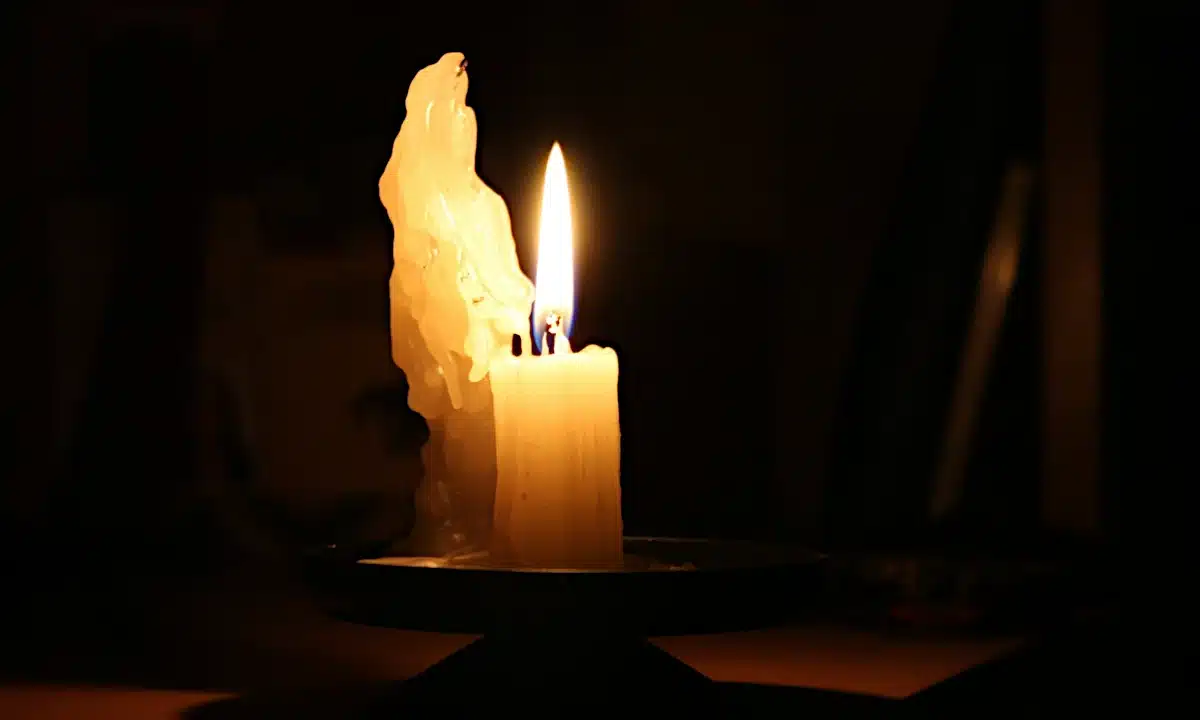 Графіки відключень електроенергії на Рівненщині у п’ятницю, 30 січня Горить свічка.