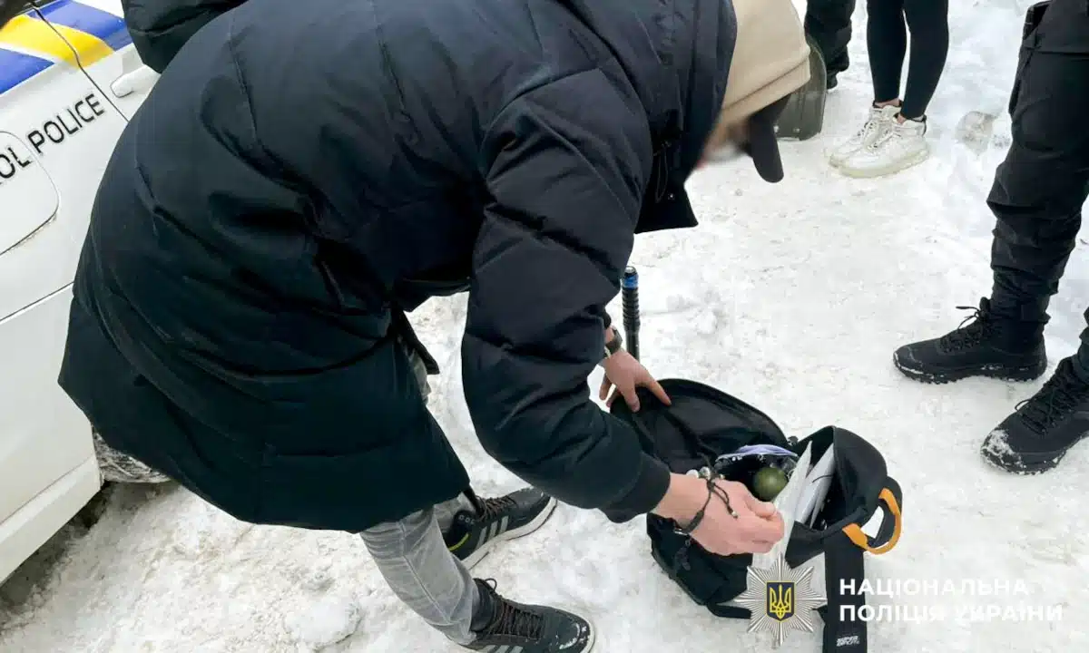 Порушник з рюкзаком.