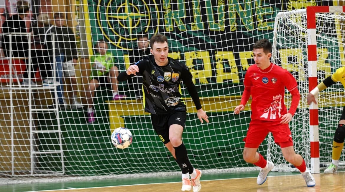 Момент матчу Кардиналу в регулярному чемпіонаті