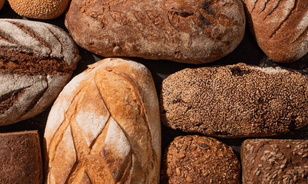 Білий, чорний чи сірий: який хліб кращий для шлунка Хліб