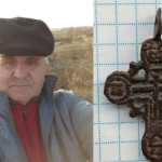 Козацький натільний хрест із Дубровиччини, що пережив ріку і століття Козацький натільний хрест із Дубровиччини, що пережив ріку і століття