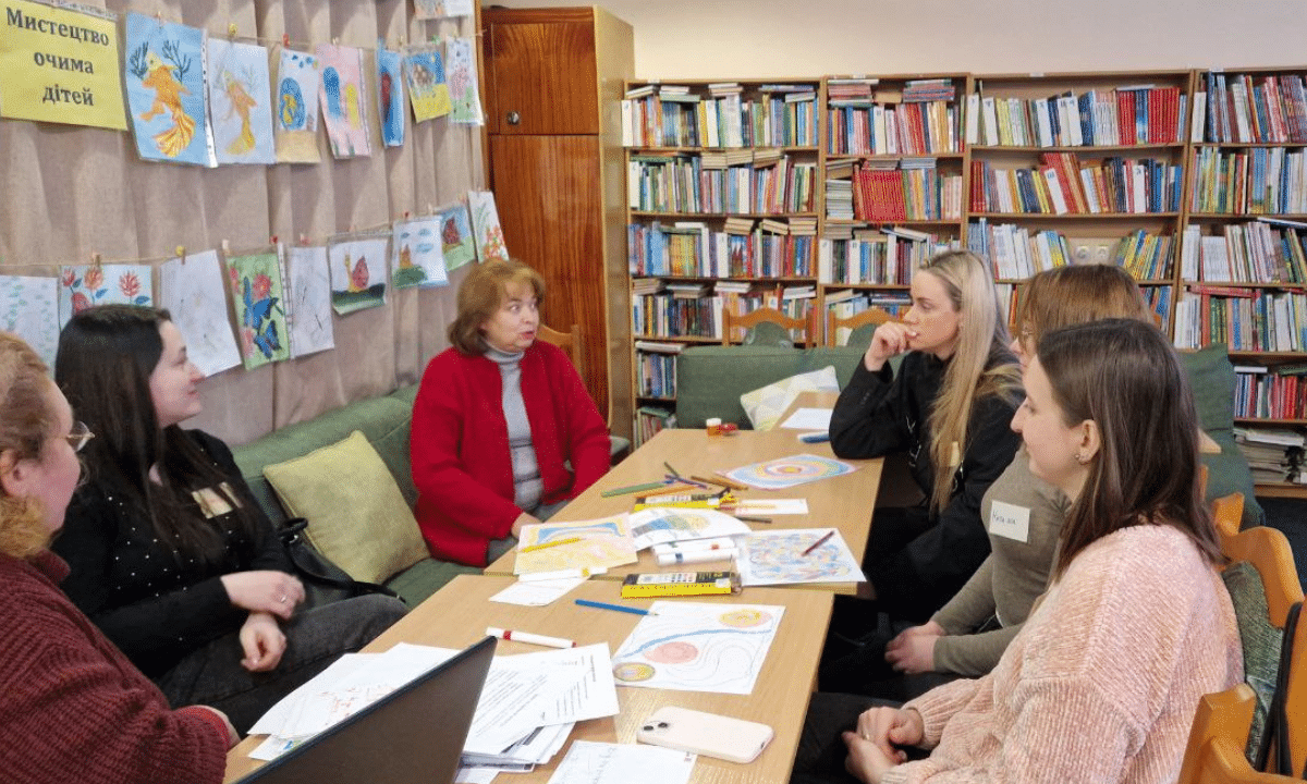 У Рівному в обласній бібліотеці для молоді запрацював недільний клуб молодих батьків «Тандем».