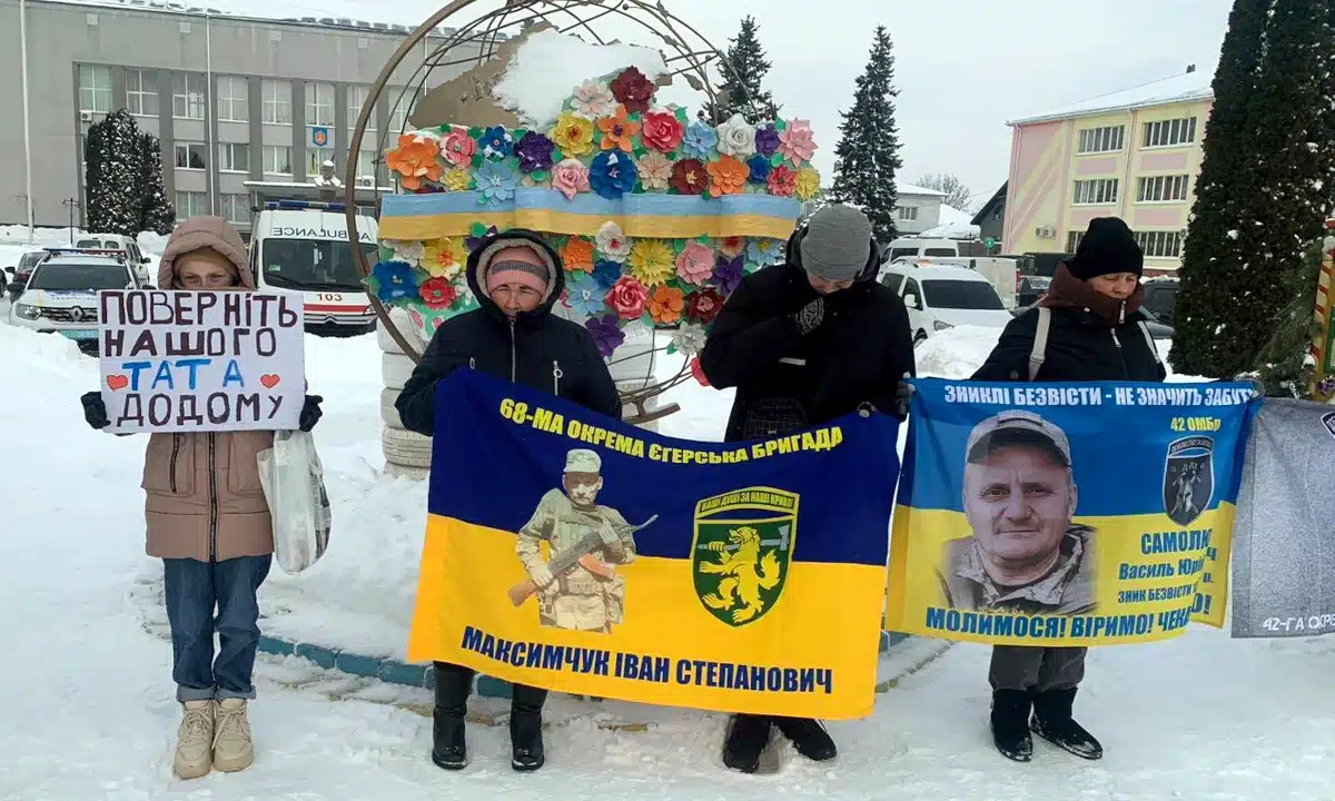 Акція на підтримку зниклих безвісти у Корці.