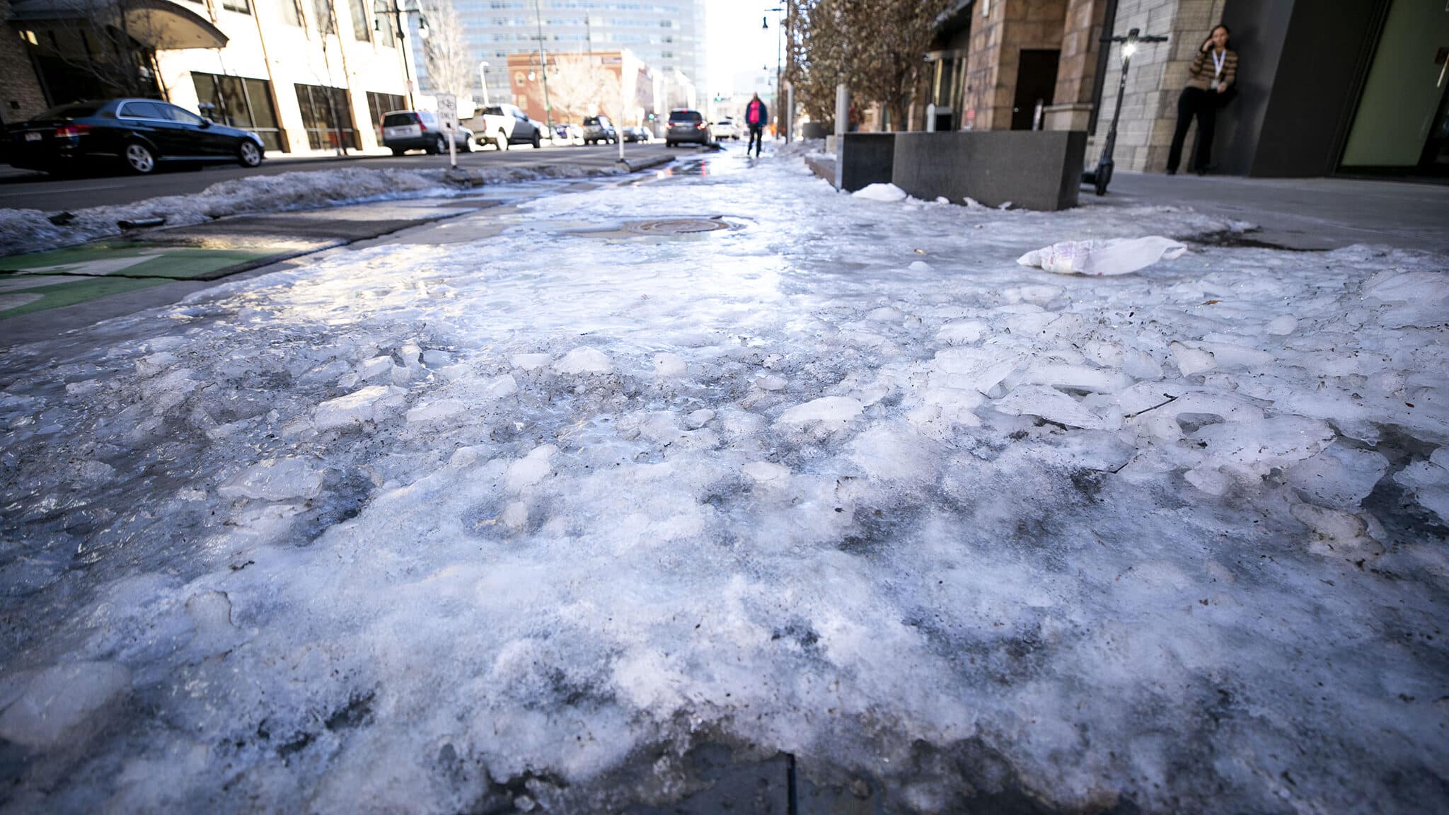 Як не впасти на льоду під час відлиги: поради для пішоходів