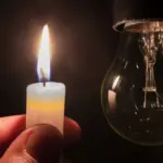 Свічка і лампочка.