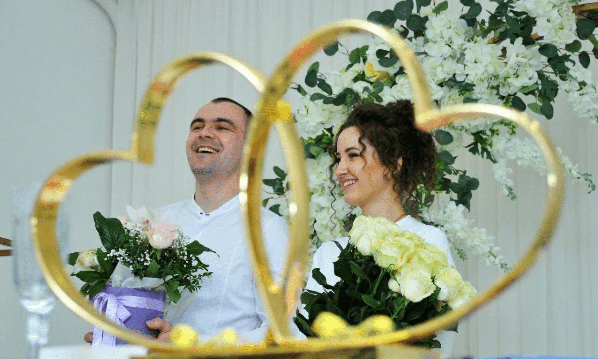 Молодята під час реєстрації шлюбу на Рівненщині