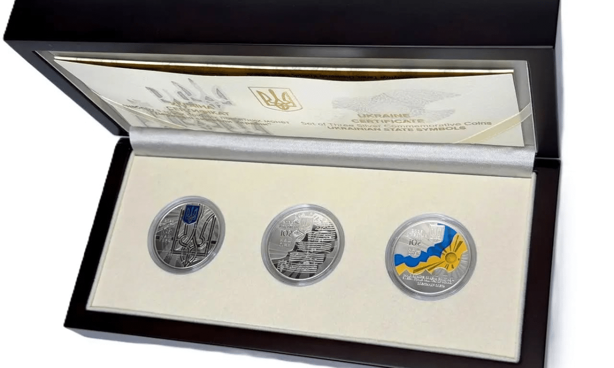 набір срібних монет про державні символи України