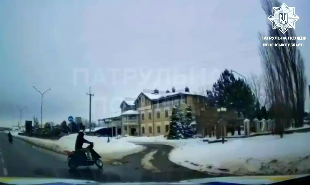 У Сарнах неповнолітній керував скутером: на матір склали протокол Неповнолітній скутерист.