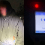 неповнолітній водій із заблюреним обличчям та екран алкотестера з результатом 1,16 проміле.