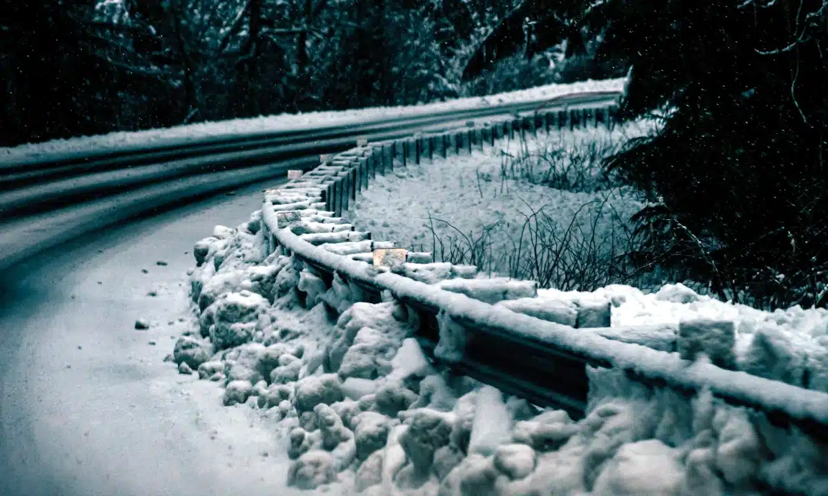 Якою буде погода на Рівненщині 10 січня. Синоптики попереджають про ожеледицю Ожеледиця на дорозі.