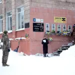 У Рівному в ліцеї відкрили дошку пам’яті Герою Сергію Столярчуку Церемонія відкриття пам'ятної дошки Сергію Столярчуку.