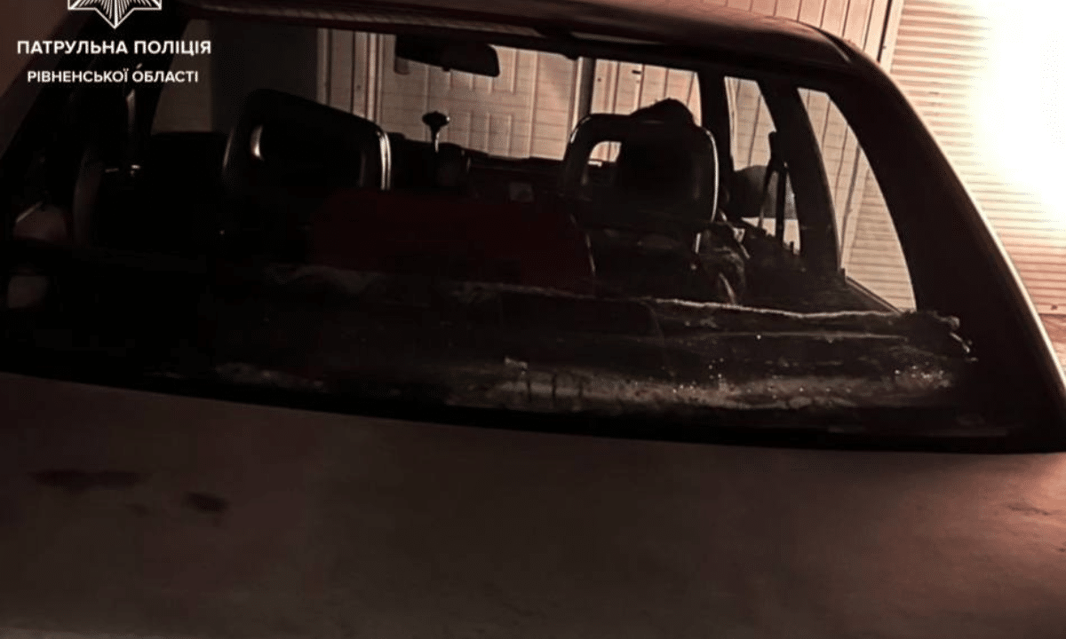 У Дубні зупинили водія з ознаками сп’яніння, позбавленого права керування Автомобіль Audi, зупинений патрульними у Дубні: задня частина авто без номерного знака, зафіксована під час нічної перевірки поліцією.