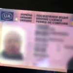 У центрі Рівного зупинили водія з посвідченням, яке виявилося чужим Підроблене посвідчення водія.