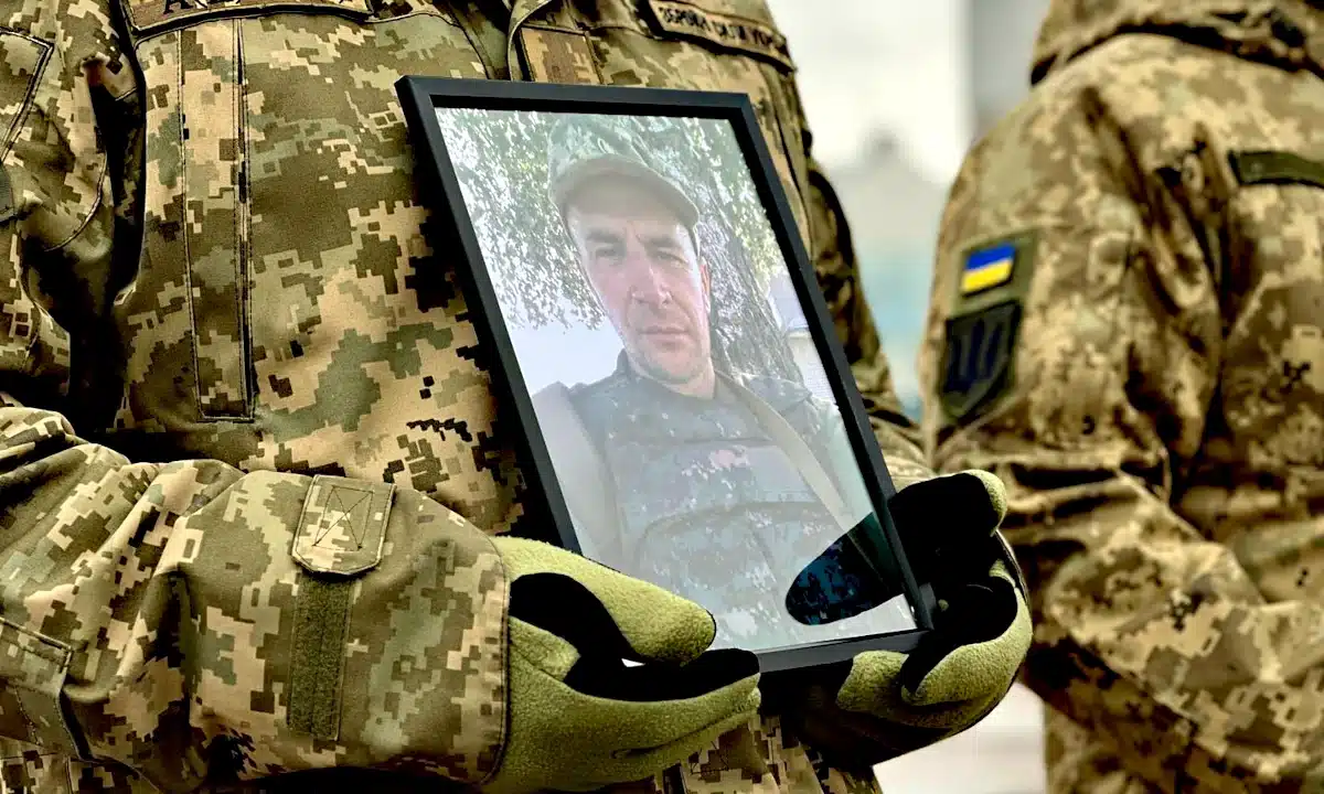 Полеглого захисника провели на вічний спочинок у Рівному Павло Дорохов.