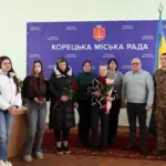 У Корецькій громаді вручили посмертні нагороди рідним полеглих захисників Присутні на церемонії вручення посмертних нагород.