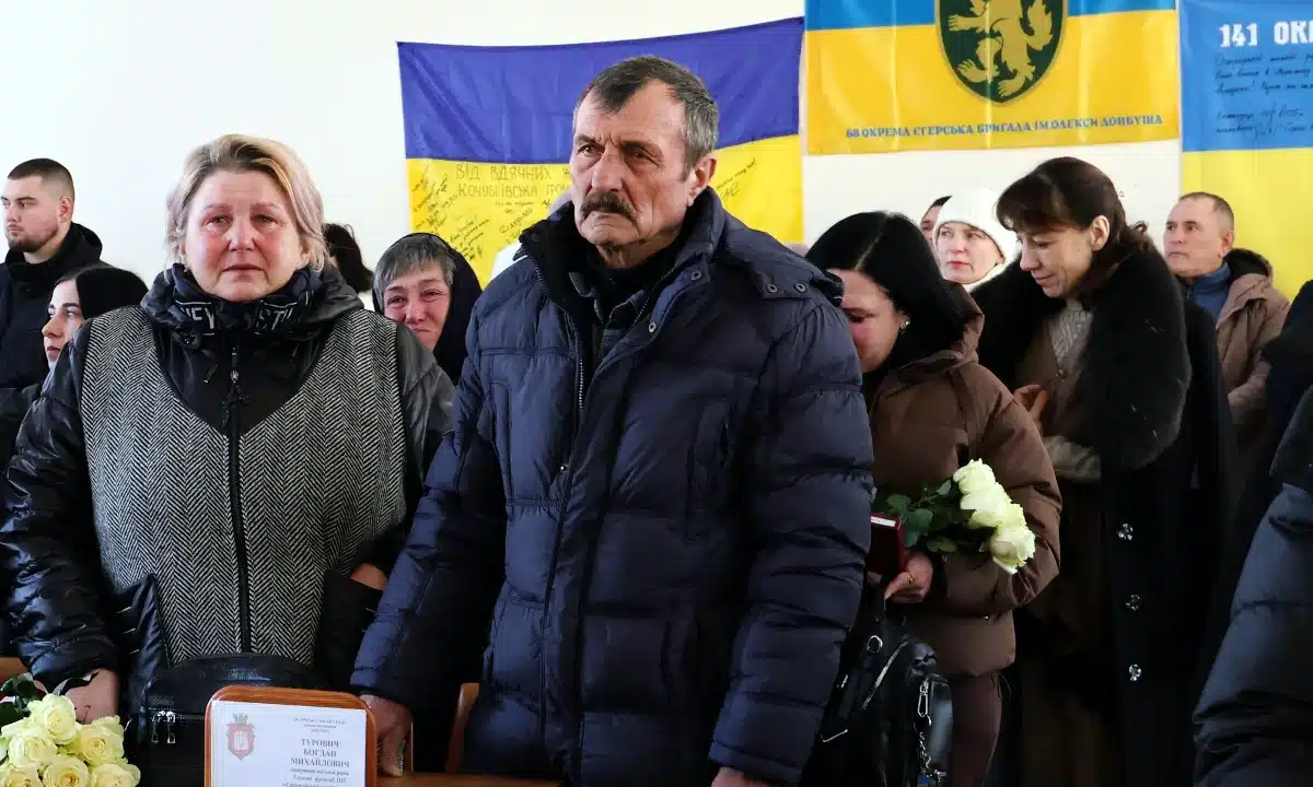 Родини полеглих Героїв на церемонії передачі нагород в Острозі.