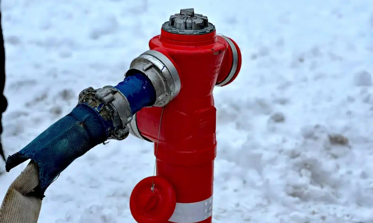 У Рівному оновлюють пожежну інфраструктуру – у місті з’являться 100 нових гідрантів Пожежний гідрант, встановлений у Рівному.