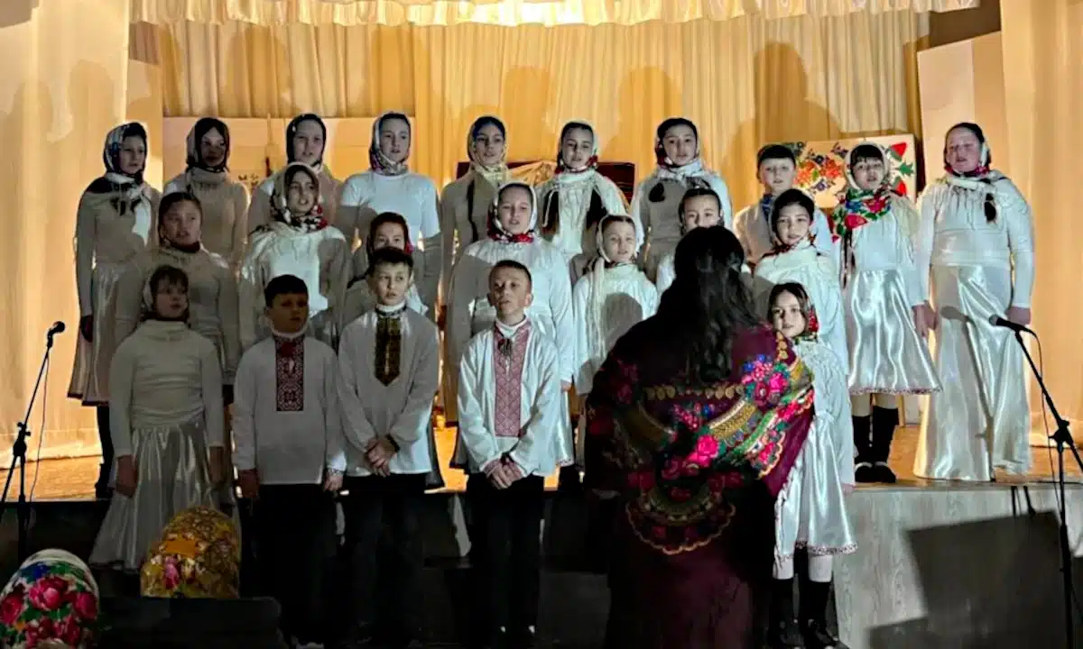 Колядка як підтримка і єдність. У Пустоіванному зібрали кошти для захисників Коляда у Пустоіванному.