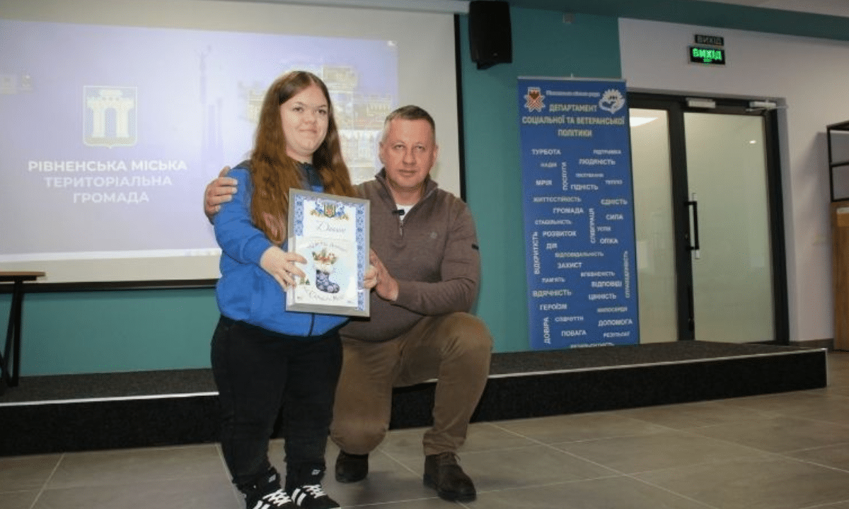 Вручення стипендій міського голови мешканцям з інвалідністю у Рівному