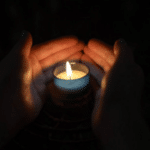 Як безпечно користуватися свічками та ліхтарями Безпека свічок і ліхтарів під час відключень світла