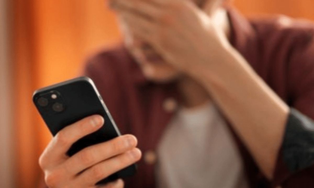 У Рівному чоловік підмінив новий смартфон на підробку